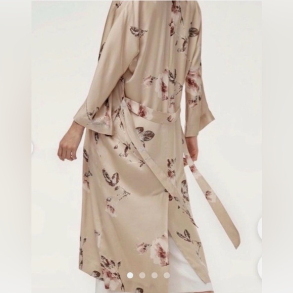 Aritzia Floral Beige Kimono Robe - Picture 2 of 4